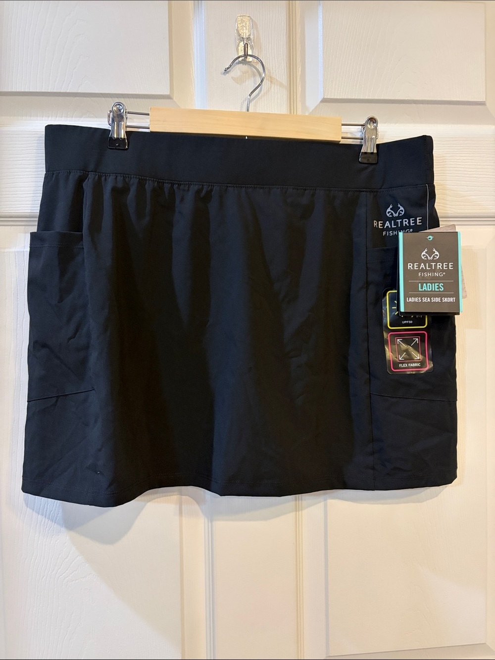 Realtree Fishing Ladies Black Sea Side Skort- New With Tags